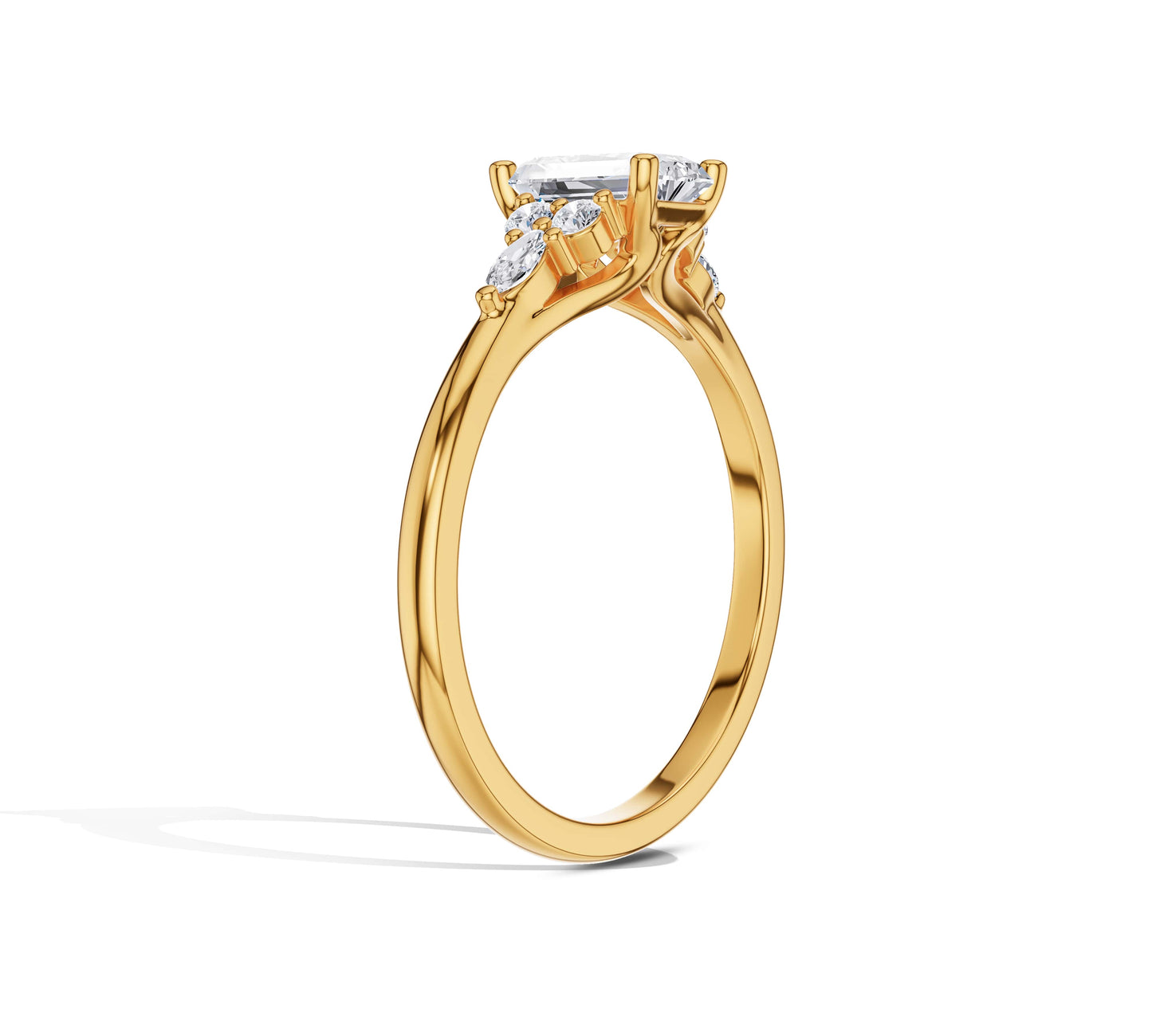 Glamorous yellow gold ring with radiant center stone