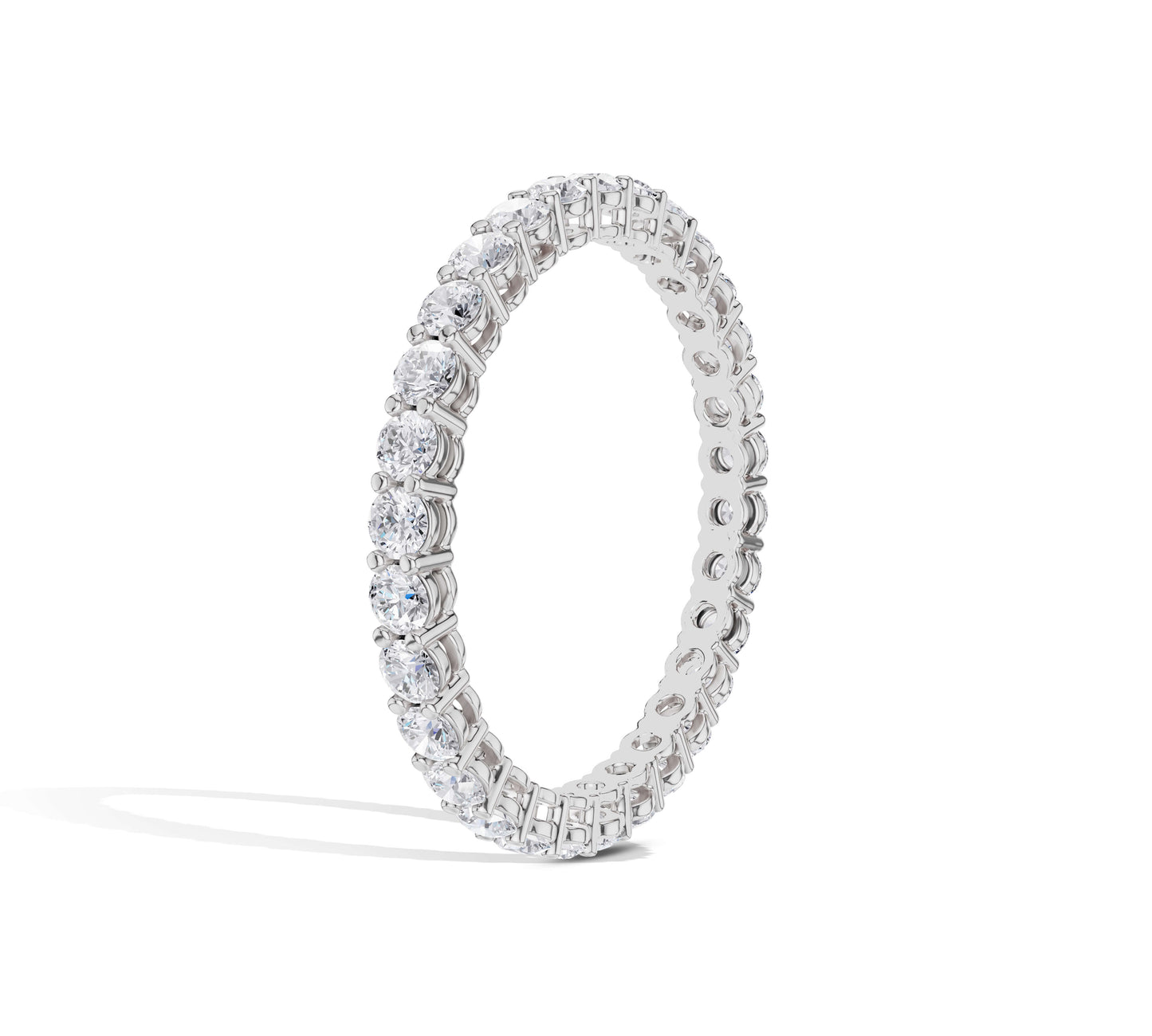 Luxury diamond ring with continuous brilliance