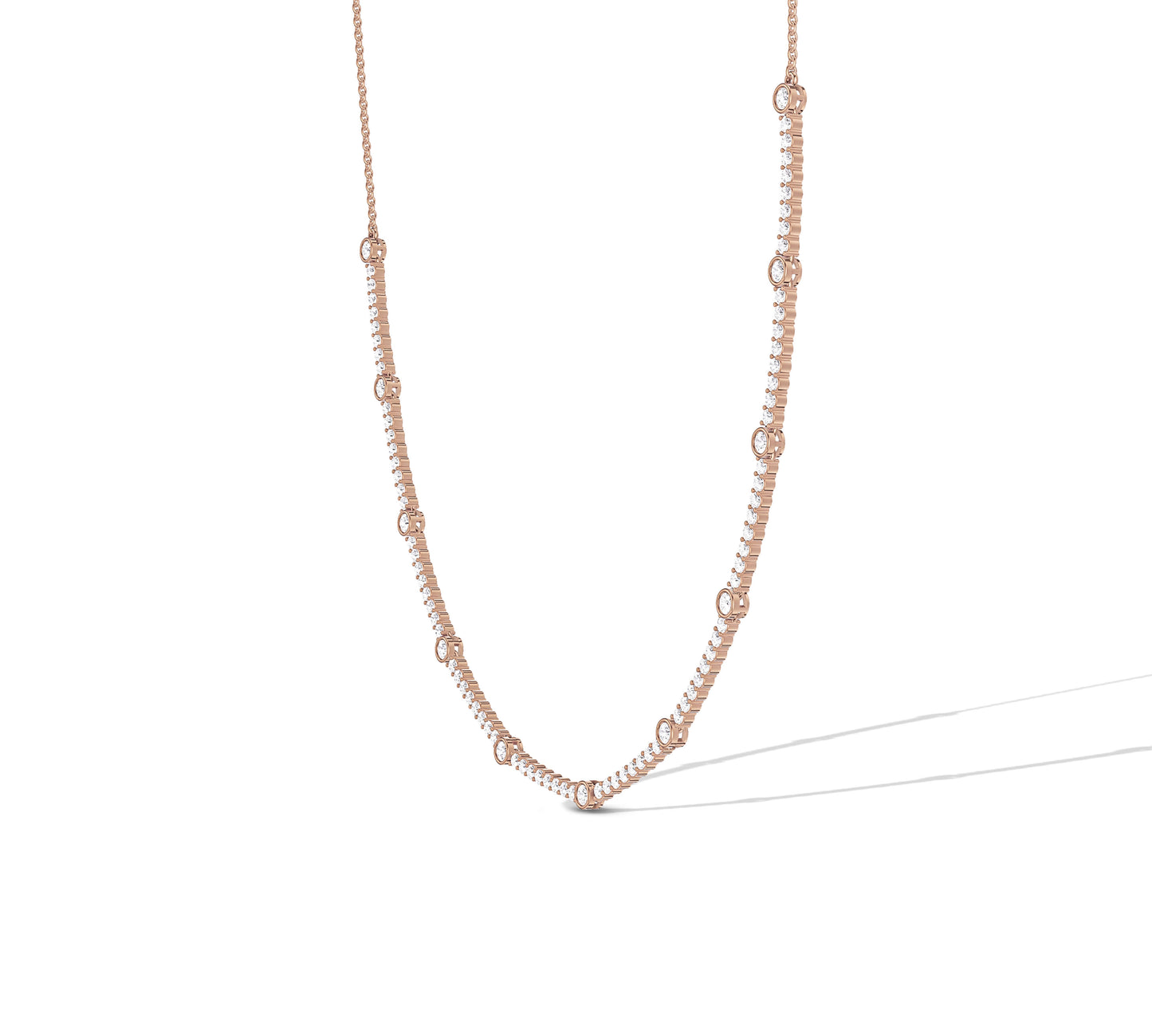 Alternating pattern diamond necklace