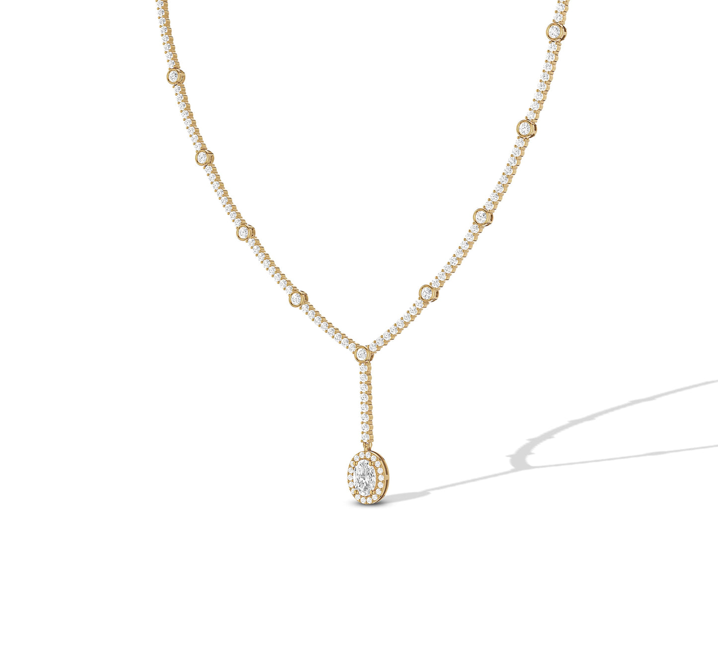 Yellow gold chain with pavé diamond drop