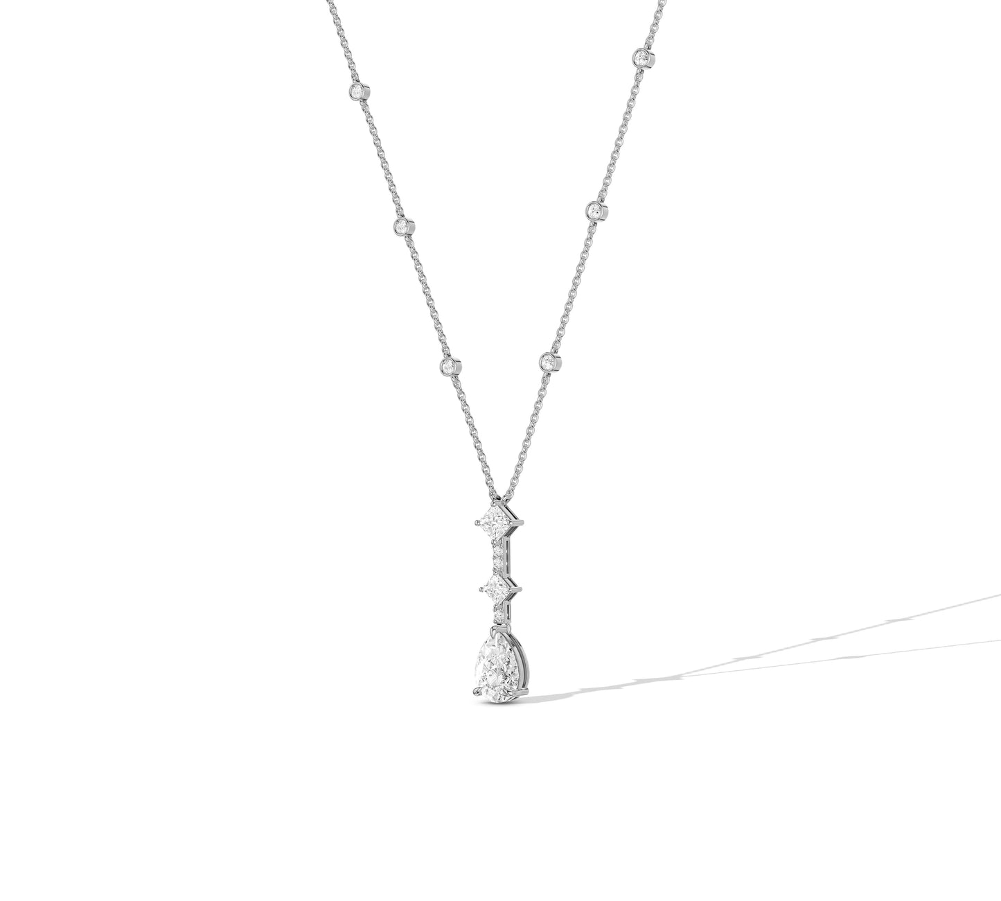 Classic and versatile pendant for everyday glam