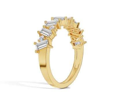 Staggered band with round and baguette cuts