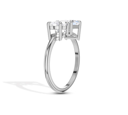 Ring with contrasting diamonds