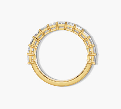 Women’s gold ring with rectangular emerald diamonds