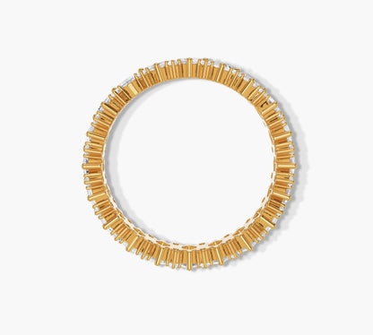 Dual-shape diamond ring in gold setting