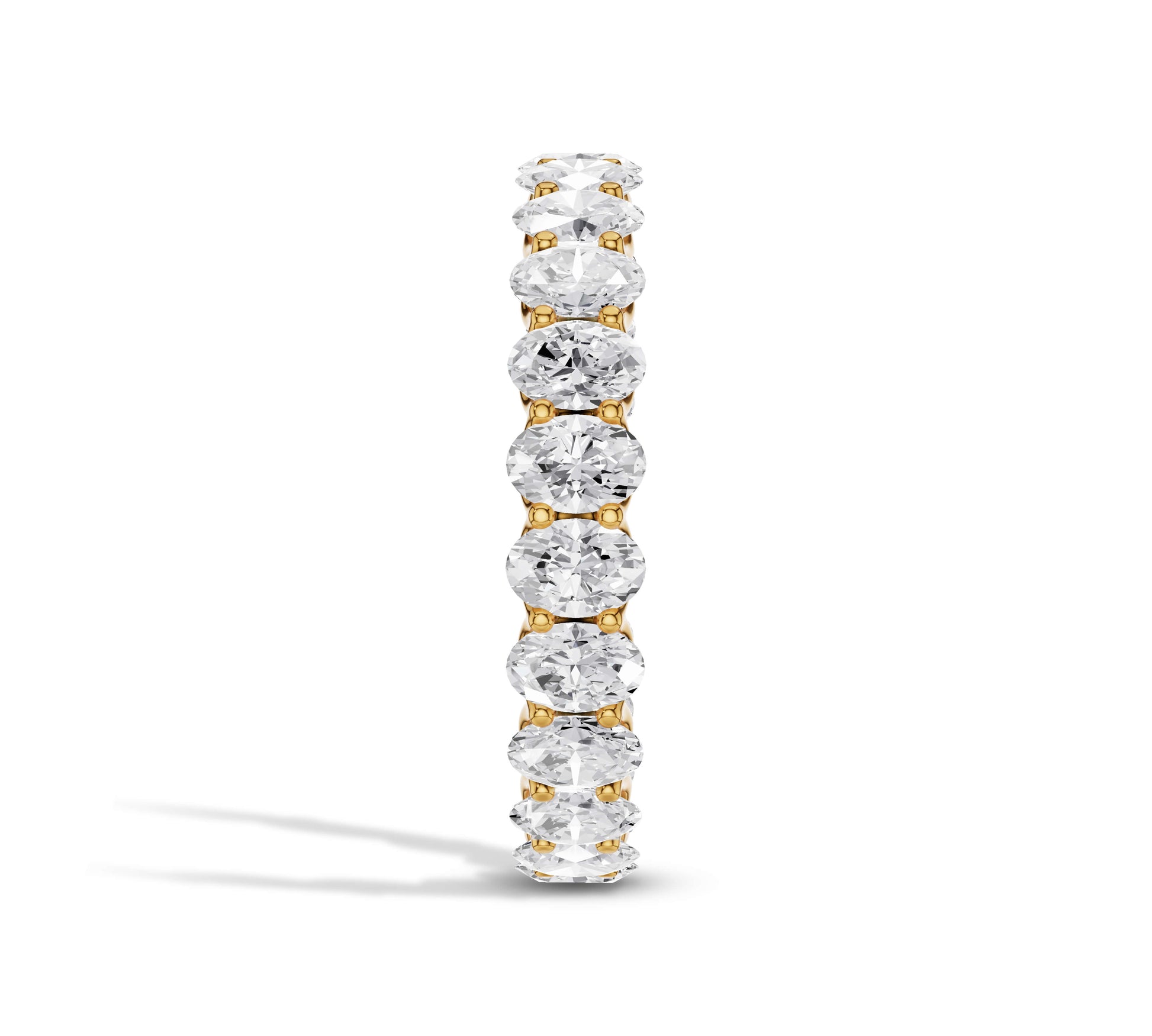 360-degree view of oval diamond gold ring