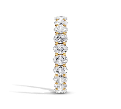 360-degree view of oval diamond gold ring