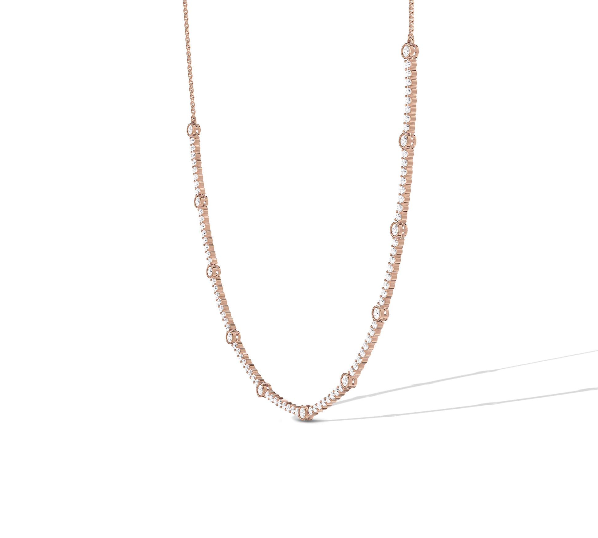 Alternating pattern diamond necklace