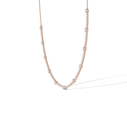 Alternating pattern diamond necklace