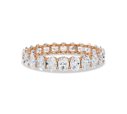 Delicate gold ring with continuous oval diamonds