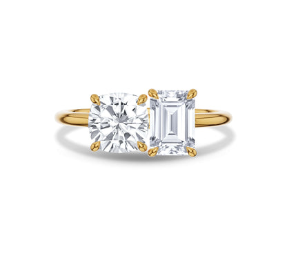 Yellow gold Toi et Moi ring with cushion and emerald lab diamonds