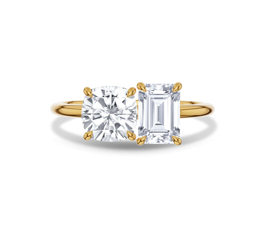 Yellow gold Toi et Moi ring with cushion and emerald lab diamonds