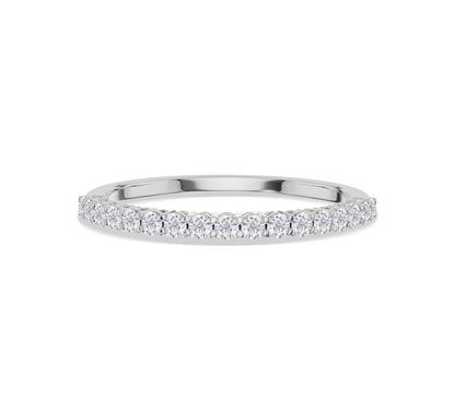 Classic diamond wedding band in 14K gold