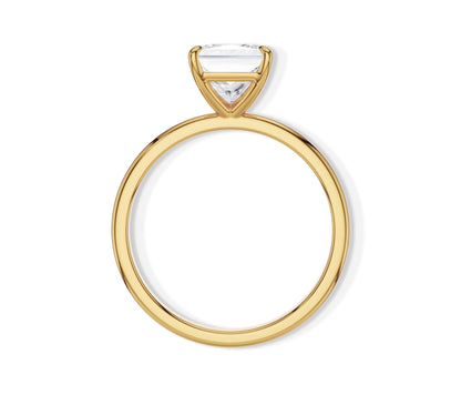 Elegant yellow gold princess cut diamond ring