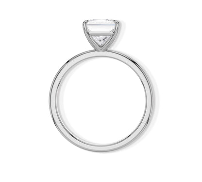 Elegant Princess cut diamond in white gold solitaire ring