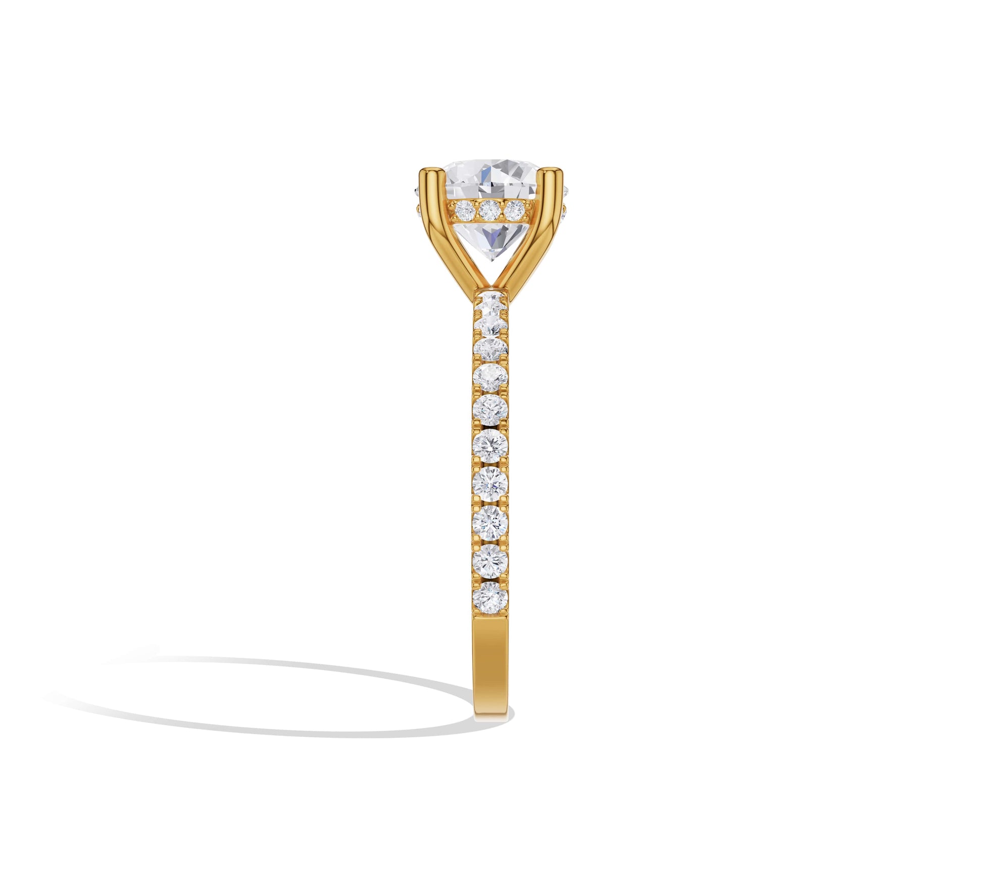 Classic yellow gold ring with brilliant round solitaire