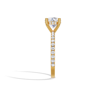 Classic yellow gold ring with brilliant round solitaire