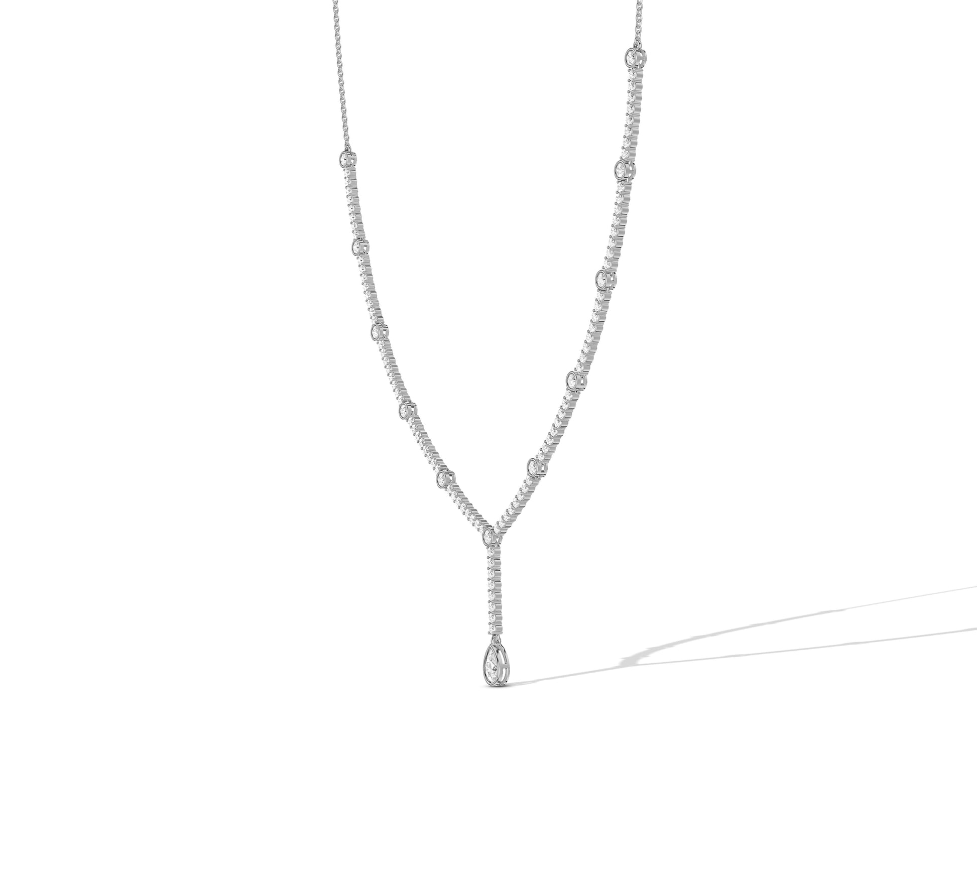 Gold necklace with shimmering diamonds
